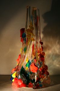 VASO ESCULTURA EM VIDRO POLICROMÁTICO - MURANO - 1960 APROX. - ALT. 42CM BASE. 22CMX18CM