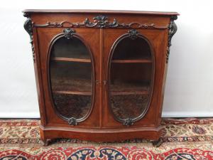 VITRINE COM DUAS PORTAS EM JACARANDÁ ESTILO NAPOLEÃO III FRANÇA cm C98xA44xL101