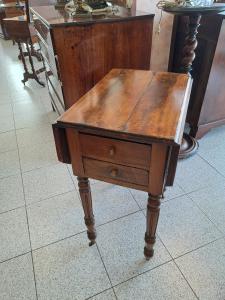 Table with flaps