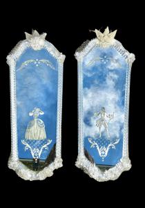 Paar Glasspiegel mit Spiegel, der mit einer männlichen und einer weiblichen Figur graviert ist. Murano.