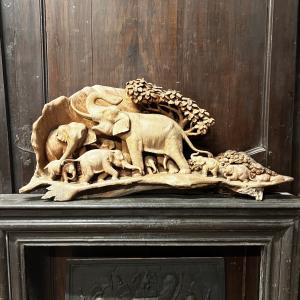 DARS723 - Skulptur einer Elefantengruppe, frühes 20. Jahrhundert, Maße L 120 x H 53 x T 20 cm