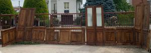 DARB243 - Boiserie Liberty in noce con tre porte, misura metri lineari 9