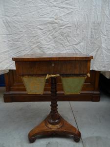 Tavolino da cucito/salotto in noce e palissandro Impero 1820 Francia