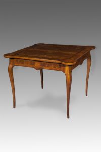 Mesa de Jogo Quadrada