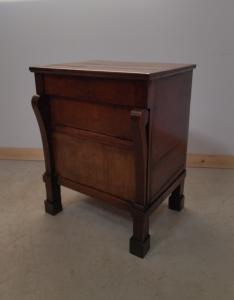 Mesa de cabeceira Império com alças - início do século XIX - pequena cômoda cómoda