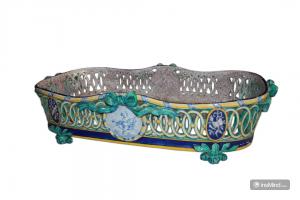 Late 19th-century decorated ceramic centerpiece tray