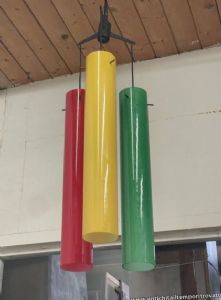 Lampe bestehend aus drei rohrförmigen Elementen aus farbigem Muranoglas: Alessandro Pianon für Vistosi