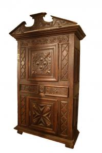 Italienischer florentinischer Kabinettschrank aus dem 17. Jahrhundert aus Nussbaumholz