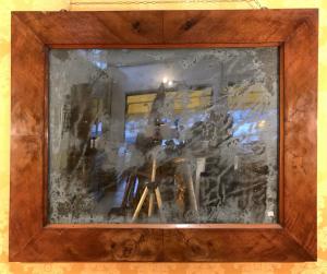 Mirror veneered in walnut burl