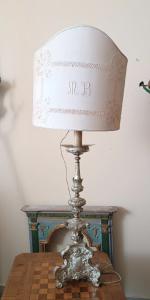 Antico candeliere in metallo argentato , lampada  - Foto 10