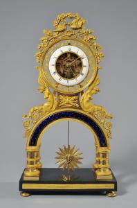 Orologio scheletrico Luigi XVI in bronzo dorato con smalti bleau Francia