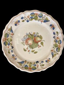 Lobate-rimmed majolica plate with 'Baroque fruit' decoration. Made by Pasquale Antonibon, Nove di Bassano.