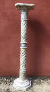 Säule aus weißem Carrara-Marmor