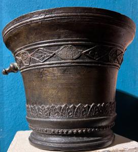 Signed bronze mortar, 18th century