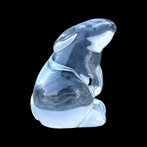 Transparenter, schwerer Kristallhase. Baccarat, Frankreich.
