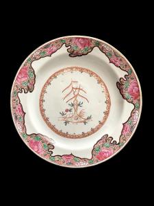Majolica plate with Imari oriental-inspired decoration with stylized floral and vegetal motifs. Felice Clerici manufacture. Milan.
