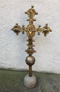 croce astile in rame dorato - lombardia XV sec - cm 63x34