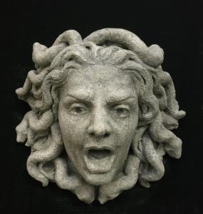 Mascherone/Bocca da Fontana - Medusa - Pietra di Vicenza - XX secolo - Venezia - 35 x 35 cm