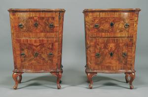 Pair of Louis XIV bedside tables veneered in walnut burl, Venice, 18th century