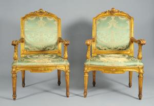 Dois pares de poltronas Luís XVI em madeira finamente entalhada e dourada, Gênova, último quartel do século XVIII.