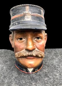 Earthenware snuff box depicting a gendarme. France.