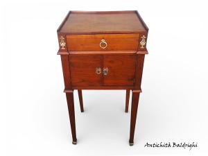 Center Servant Bedside Table