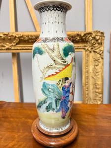 Vaso chinês em porcelana da dinastia Qing, séc. XX, 38x15cm
