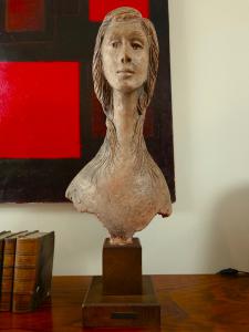 Frauenstatue aus Terrakotta von 1976: Ein Meisterwerk von Vincenzo Brunetti