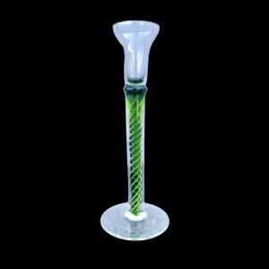 Schwerer Kerzenständer aus getauchtem Glas mit grünem Spiraleinsatz. Salviati-Manufaktur. Murano.