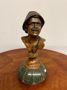Antico bronzo napoletano su base in marmo del XIX raffigurante fanciullo, 45x20cm