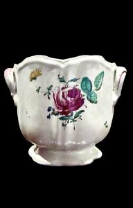 Majolica cachepot vase with rose decoration. Finck. Bologna.