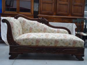Dormeuse in noce massello scolpita Luigi Filippo 1860 Piemonte gia rifoderata