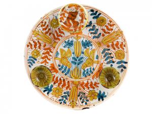 Portauovo in maiolica di stile calligrafico. Deruta XVll secolo