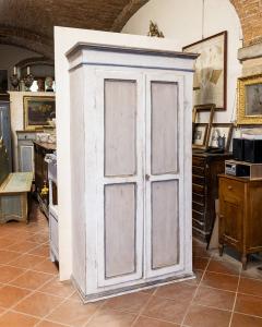 Small lacquered fir wardrobe