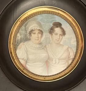 Miniatura olio su osso raffigurante coppia di figure femminili.