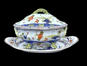 Majolica tureen with 'carnation' decoration. C.A.C.F. Faenza.