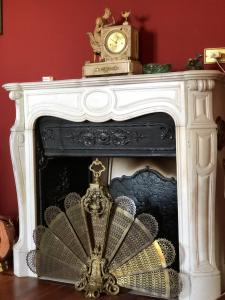 French fireplace with fan-shaped fire screen