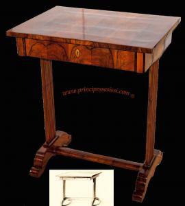 Wien 1820 ca. Seltener Arbeitstisch aus dem frühen Wiener Biedermeier in absolut intaktem Zustand aus dem Umkreis von Joseph Danhauser.