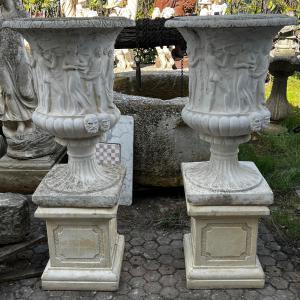 DARS713 - Coppia di vasi in pietra composta, epoca '900, Misure cm L 62 x H 141 x P 62, base 50
