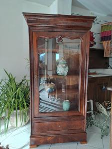 Vitrine com porta Luís Filipe