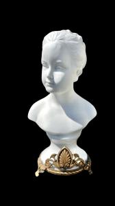 Busto di fanciulla in porcellana con profilo della base in bronzo.Manifattura Ginori.