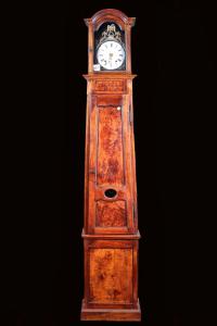 Orologio a colonna francese del 1700 stile provenzale in ciliegio e radica di olmo