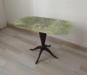 Mesa de centro inglesa em mogno com tampo em ônix - modernismo vintage - anos 50