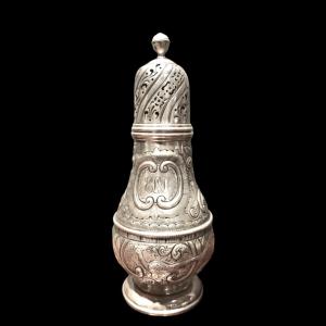 Silver sugar caster with animal and rocaille motifs, and a medallion with engraved initials. 925 grade silver. Sterling hallmark. Mark: Howard & Co, 1893, New York.