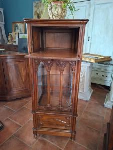 Bigné-gotisches Nussbaum-Mittelvitrine - Foto 5