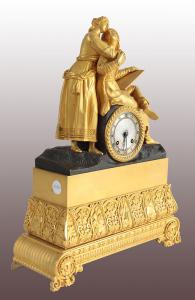 Orologio francese stile Impero del 1800 parigina in bronzo dorato al mercurio Scena di coppia dama con nobiluomo 