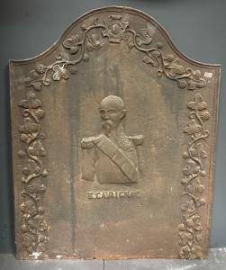 P212 - Fireplace plate with portrait, in cast iron, 19th century, dimensions cm W 49 x H 61