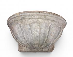 Acquasantiera lombarda bacellata