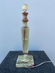 Lampe aus Alabaster im Art-Déco-Stil