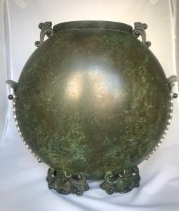 Grande vaso Decò em bronze e alças de alumínio